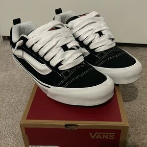 Vans Knu Skool ‘Black White’